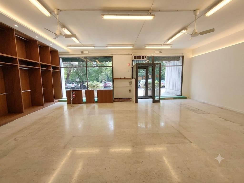 negozio in vendita a Reggio nell'Emilia