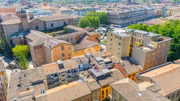 appartamento in vendita a Reggio nell'Emilia in zona Città Storica