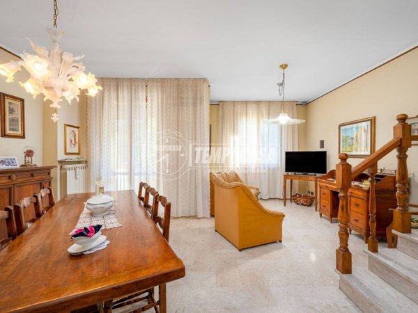 casa indipendente in vendita a Reggio nell'Emilia in zona Fogliano