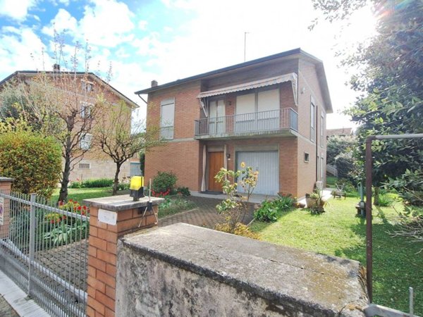 casa indipendente in vendita a Reggio nell'Emilia in zona Rivalta