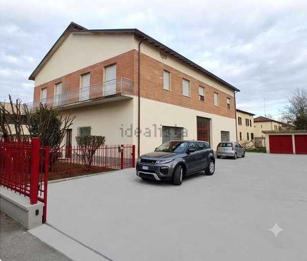 casa indipendente in vendita a Reggio nell'Emilia in zona Ospizio