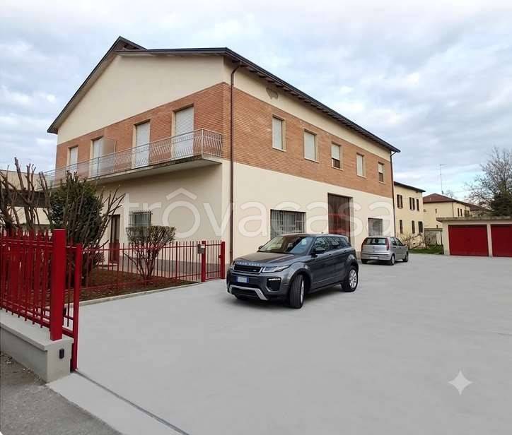 casa indipendente in vendita a Reggio nell'Emilia in zona Ospizio