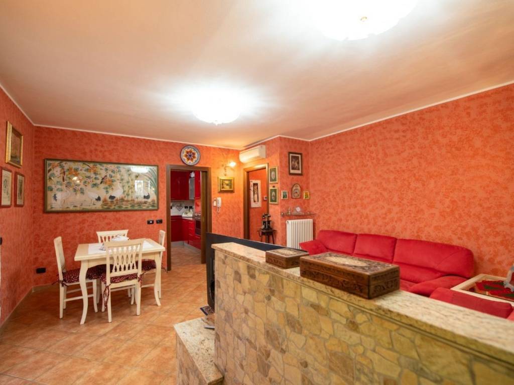 casa indipendente in vendita a Reggio nell'Emilia in zona Baragalla