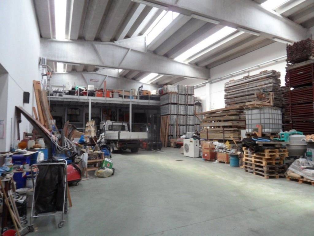 capannone in vendita a Reggio nell'Emilia in zona Cella
