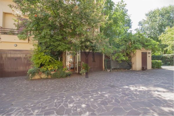 casa indipendente in vendita a Reggio nell'Emilia in zona Città Storica