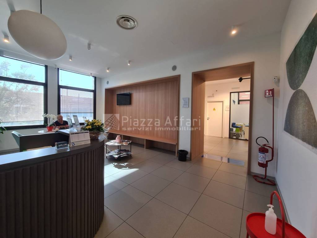 ufficio in vendita a Reggio nell'Emilia in zona Tondo