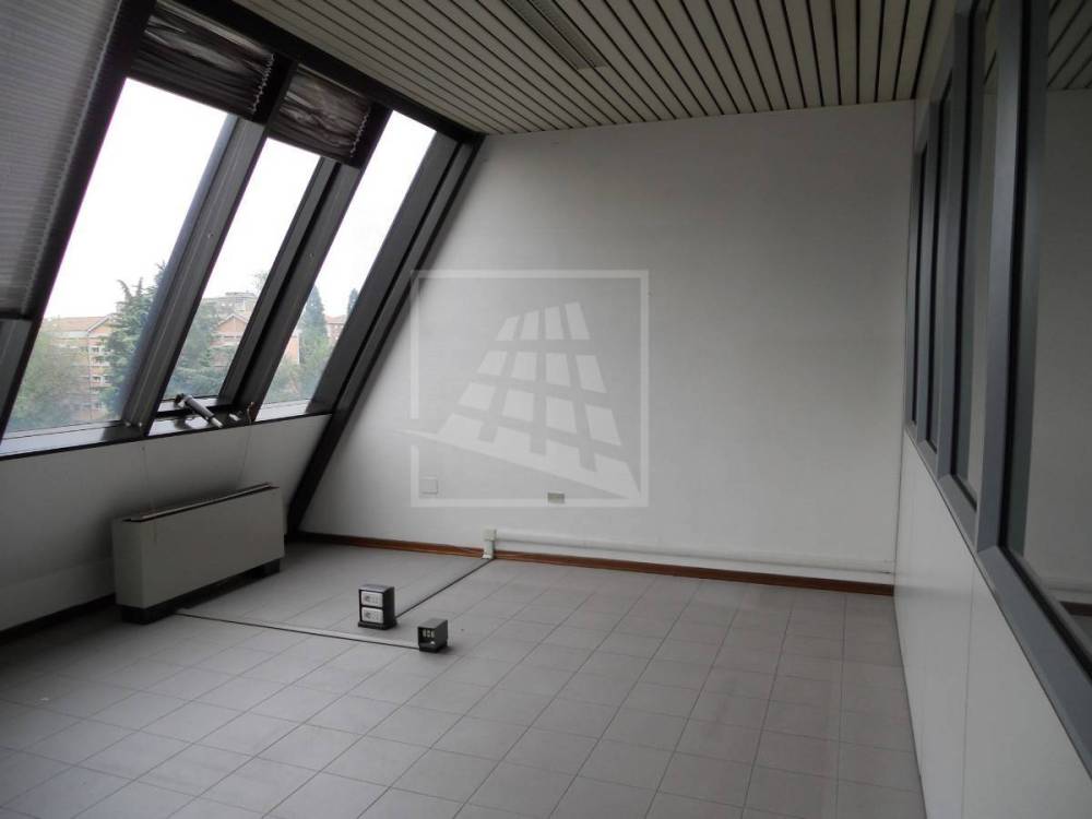 ufficio in vendita a Reggio nell'Emilia in zona Città Storica