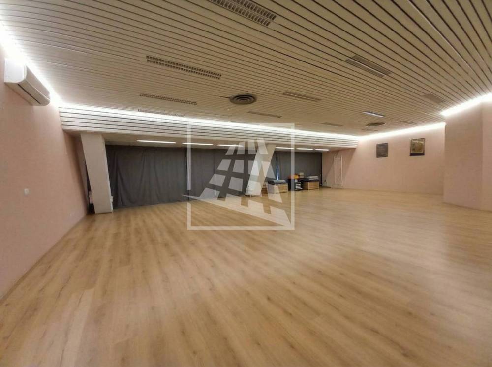 locale commerciale in vendita a Reggio nell'Emilia in zona Gattaglio