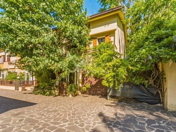 casa indipendente in vendita a Reggio nell'Emilia in zona Buco del Signore