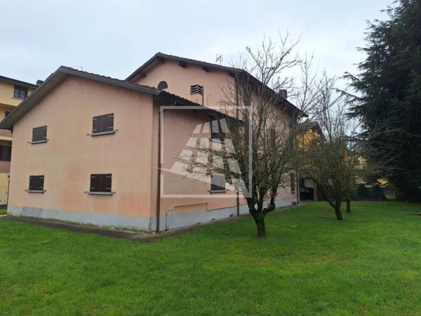 casa indipendente in vendita a Reggio nell'Emilia in zona Rivalta