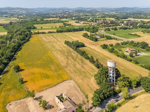 terreno agricolo in vendita a Reggio nell'Emilia in zona Rivalta