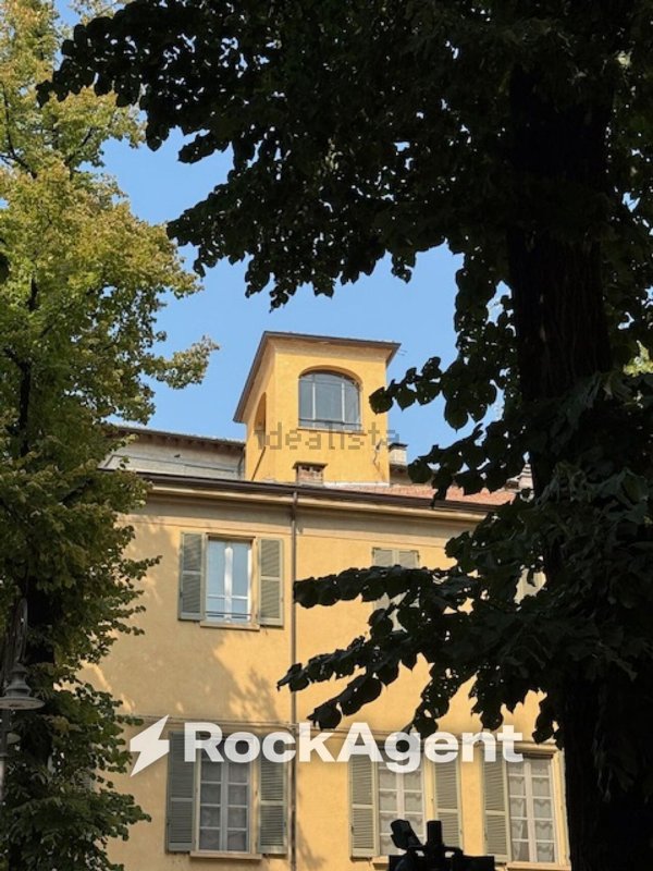 ufficio in vendita a Reggio nell'Emilia in zona Città Storica