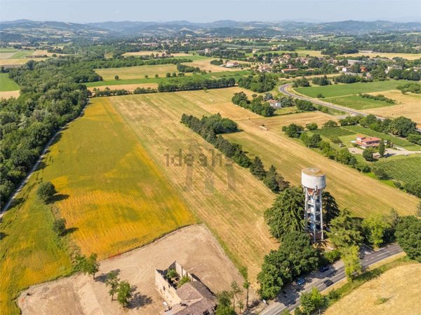 terreno agricolo in vendita a Reggio nell'Emilia in zona Rivalta