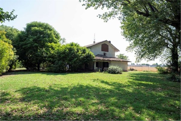 casa indipendente in vendita a Reggio nell'Emilia in zona Villa Bagno