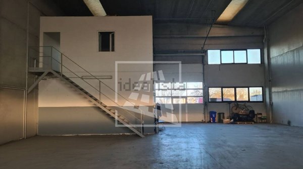 ufficio in vendita a Reggio nell'Emilia in zona Sesso