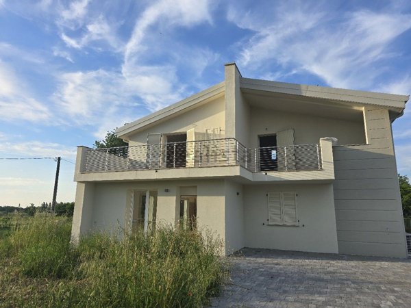 casa indipendente in vendita a Reggio nell'Emilia in zona Rivalta