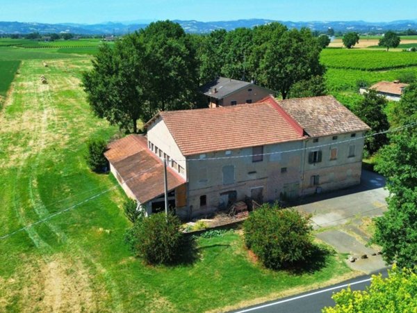 casa indipendente in vendita a Reggio nell'Emilia in zona Marmirolo