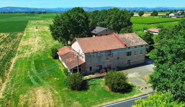 casa indipendente in vendita a Reggio nell'Emilia in zona Marmirolo