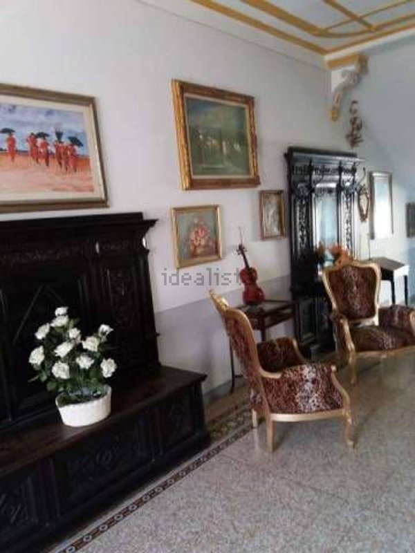 casa indipendente in vendita a Reggio nell'Emilia in zona Città Storica