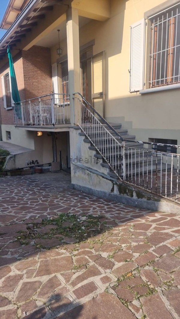 casa indipendente in vendita a Reggio nell'Emilia in zona Carrozzone
