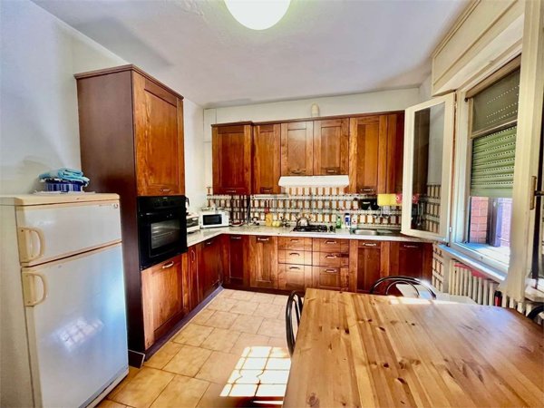 casa indipendente in vendita a Reggio nell'Emilia in zona Città Storica