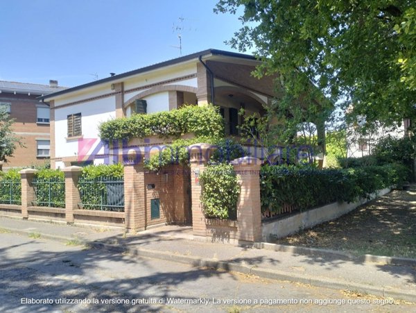 casa indipendente in vendita a Reggio nell'Emilia in zona Pratofontana