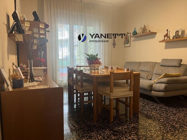 casa indipendente in vendita a Reggio nell'Emilia in zona Regina Pacis