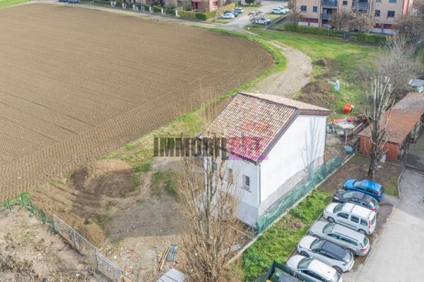 casa indipendente in vendita a Reggio nell'Emilia in zona Sabbione