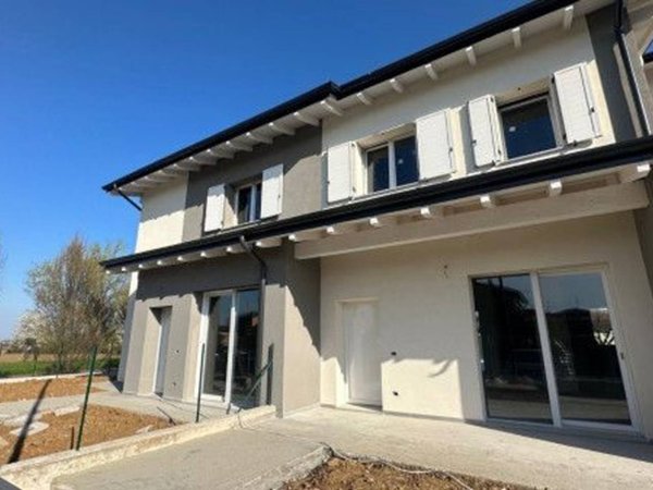 casa indipendente in vendita a Reggio nell'Emilia in zona Fogliano