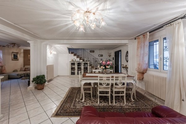 casa indipendente in vendita a Reggio nell'Emilia in zona Gavassa