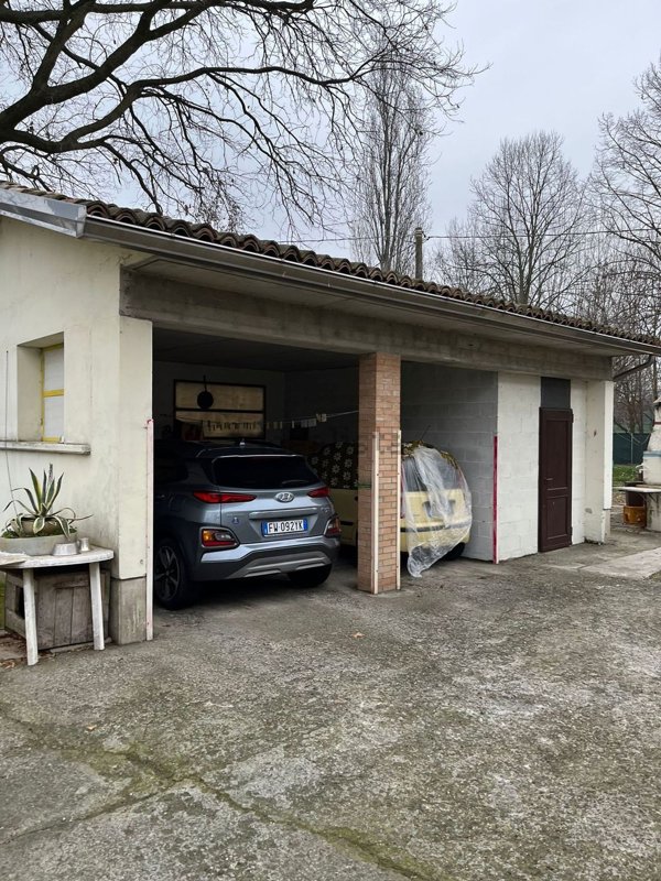 casa indipendente in vendita a Reggio nell'Emilia in zona Pratofontana