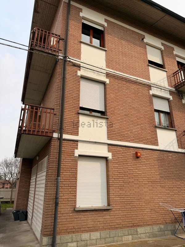 casa indipendente in vendita a Reggio nell'Emilia in zona Orologio