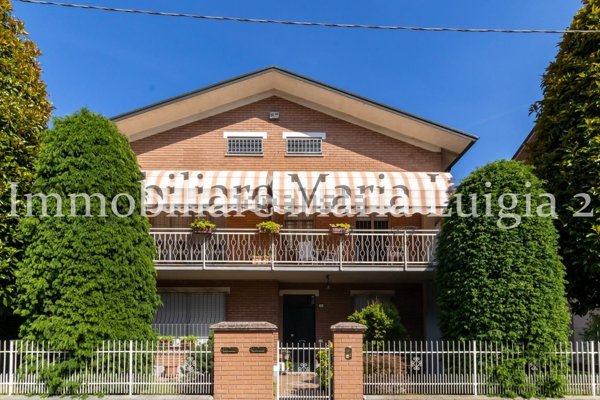 casa indipendente in vendita a Reggio nell'Emilia in zona Città Storica