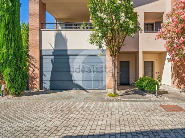 casa indipendente in vendita a Reggio nell'Emilia in zona Baragalla
