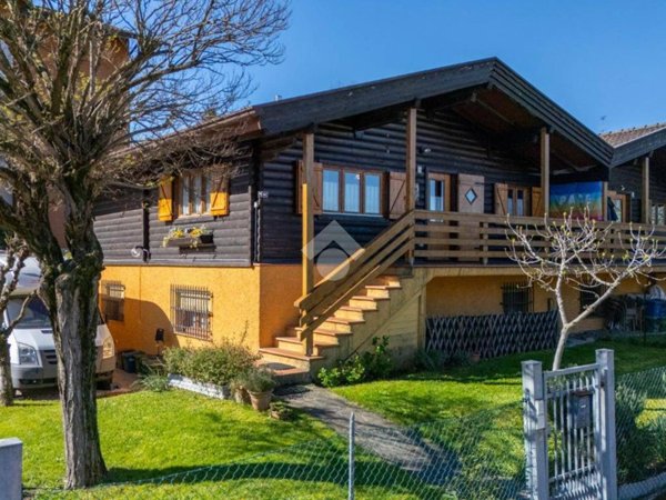 casa indipendente in vendita a Reggio nell'Emilia in zona Massenziatico
