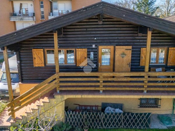 casa indipendente in vendita a Reggio nell'Emilia in zona Massenziatico