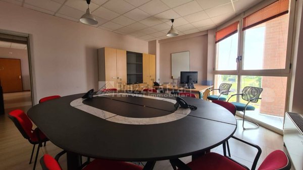 ufficio in vendita a Reggio nell'Emilia in zona Mancasale