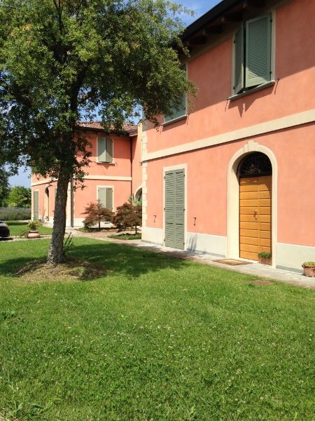 casa indipendente a Reggio nell'Emilia in zona San Pellegrino / Villa Canali