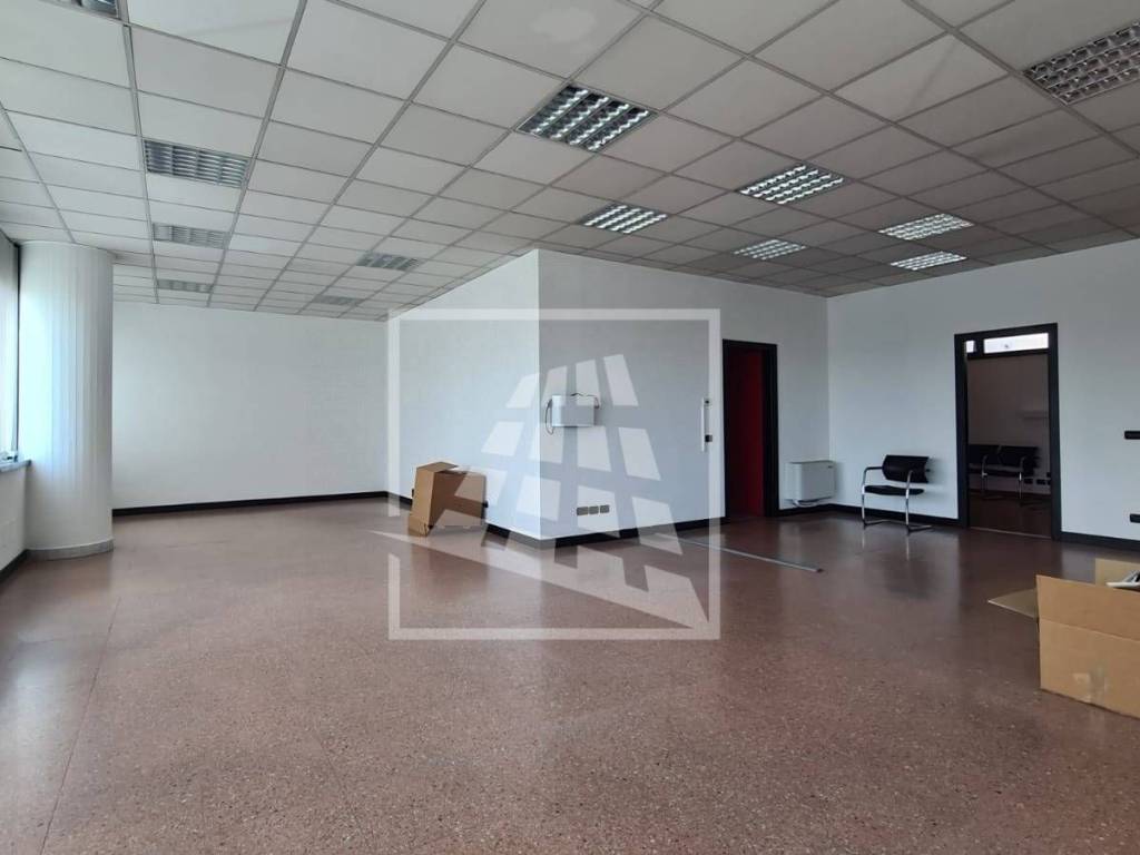 ufficio in vendita a Reggio nell'Emilia in zona Meccaniche Reggiane