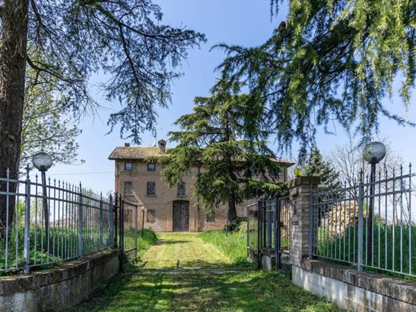 casale in vendita a Reggio nell'Emilia in zona San Bartolomeo