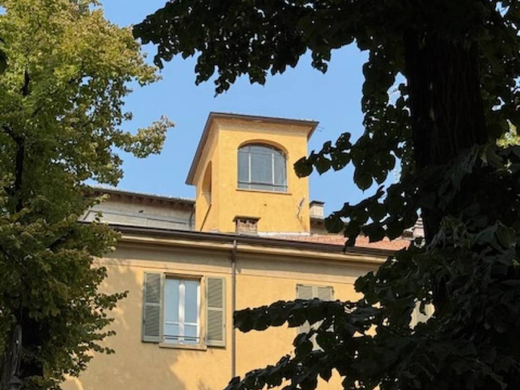ufficio in vendita a Reggio nell'Emilia in zona Città Storica