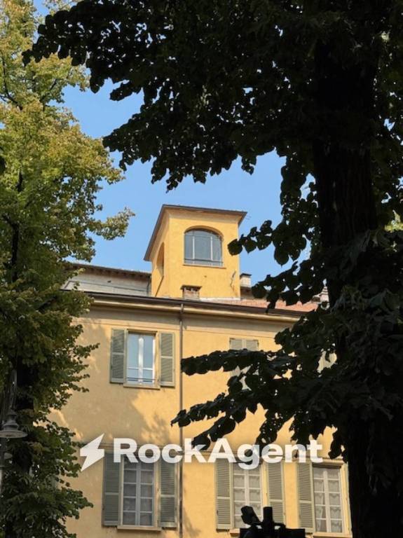 ufficio in vendita a Reggio nell'Emilia in zona Città Storica