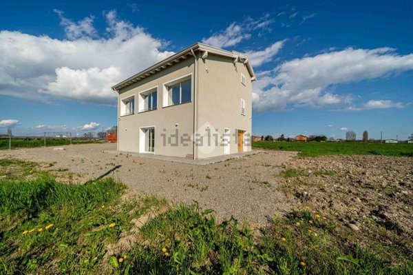 casa indipendente in vendita a Reggio nell'Emilia in zona Cavazzoli