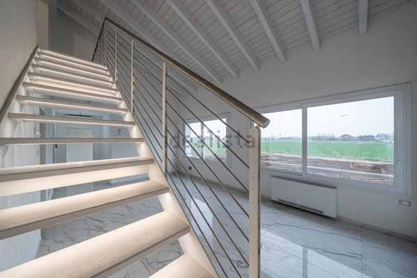 casa indipendente in vendita a Reggio nell'Emilia in zona Cavazzoli