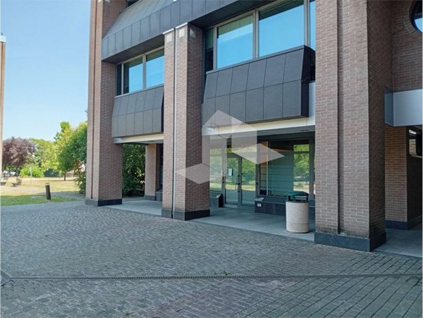ufficio in vendita a Reggio nell'Emilia in zona Tribunale