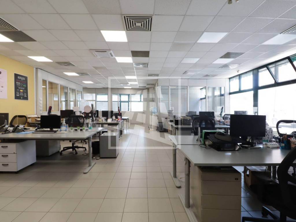 ufficio in vendita a Reggio nell'Emilia in zona Bainsizza