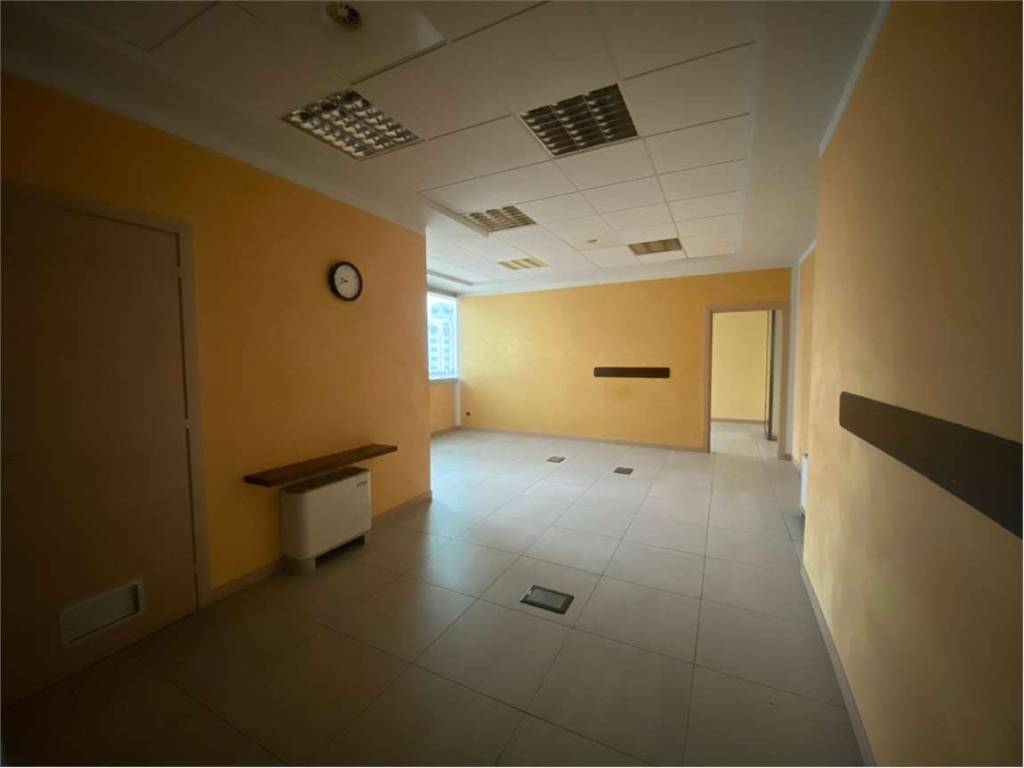 ufficio in vendita a Reggio nell'Emilia in zona Tribunale