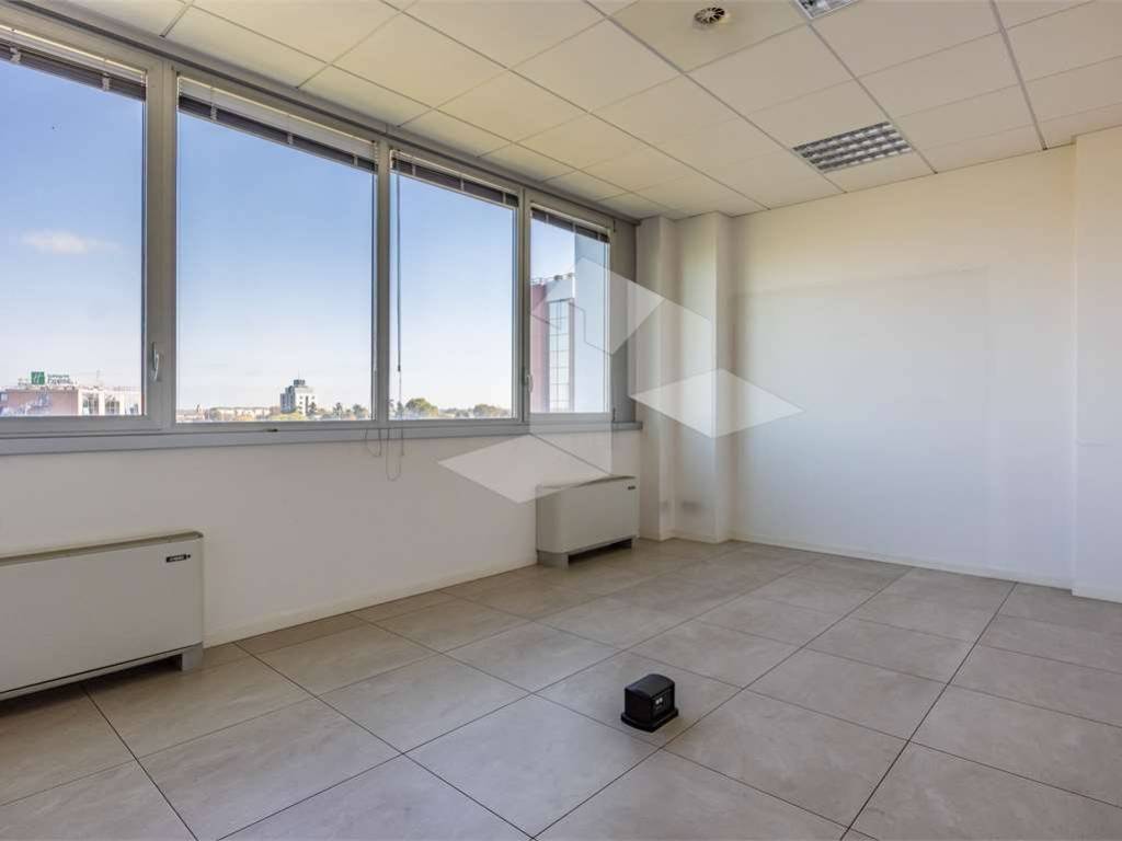 ufficio in vendita a Reggio nell'Emilia in zona San Prospero Strinati