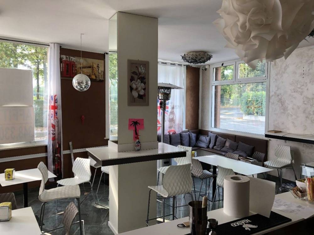locale commerciale in vendita a Reggio nell'Emilia in zona Roncocesi