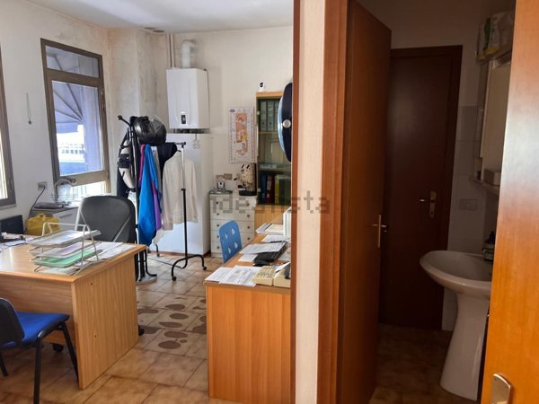 ufficio in vendita a Reggio nell'Emilia in zona Stranieri / Bazzarola